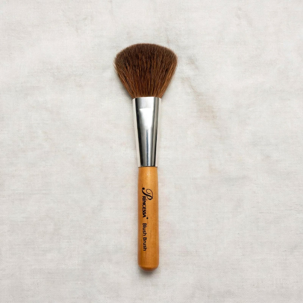 Precious wooden handle powder brush standing