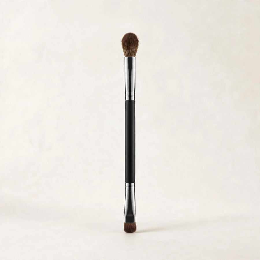Double ended eyeshadow brush standing